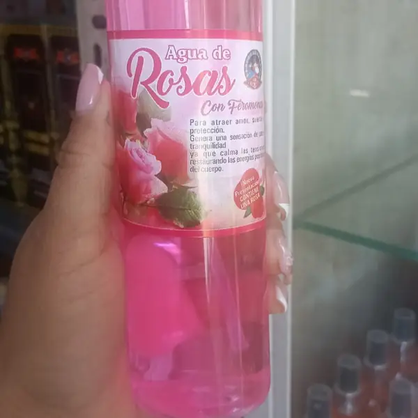 Agua de Rosas con Feromonas